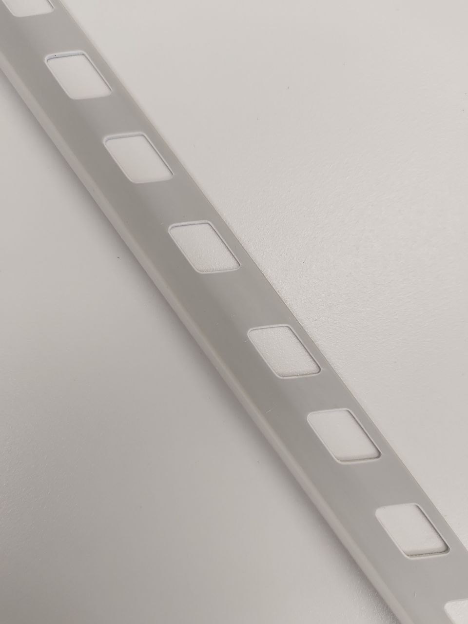 KPT PLASTIC EDGE GREY 1/2" X8'