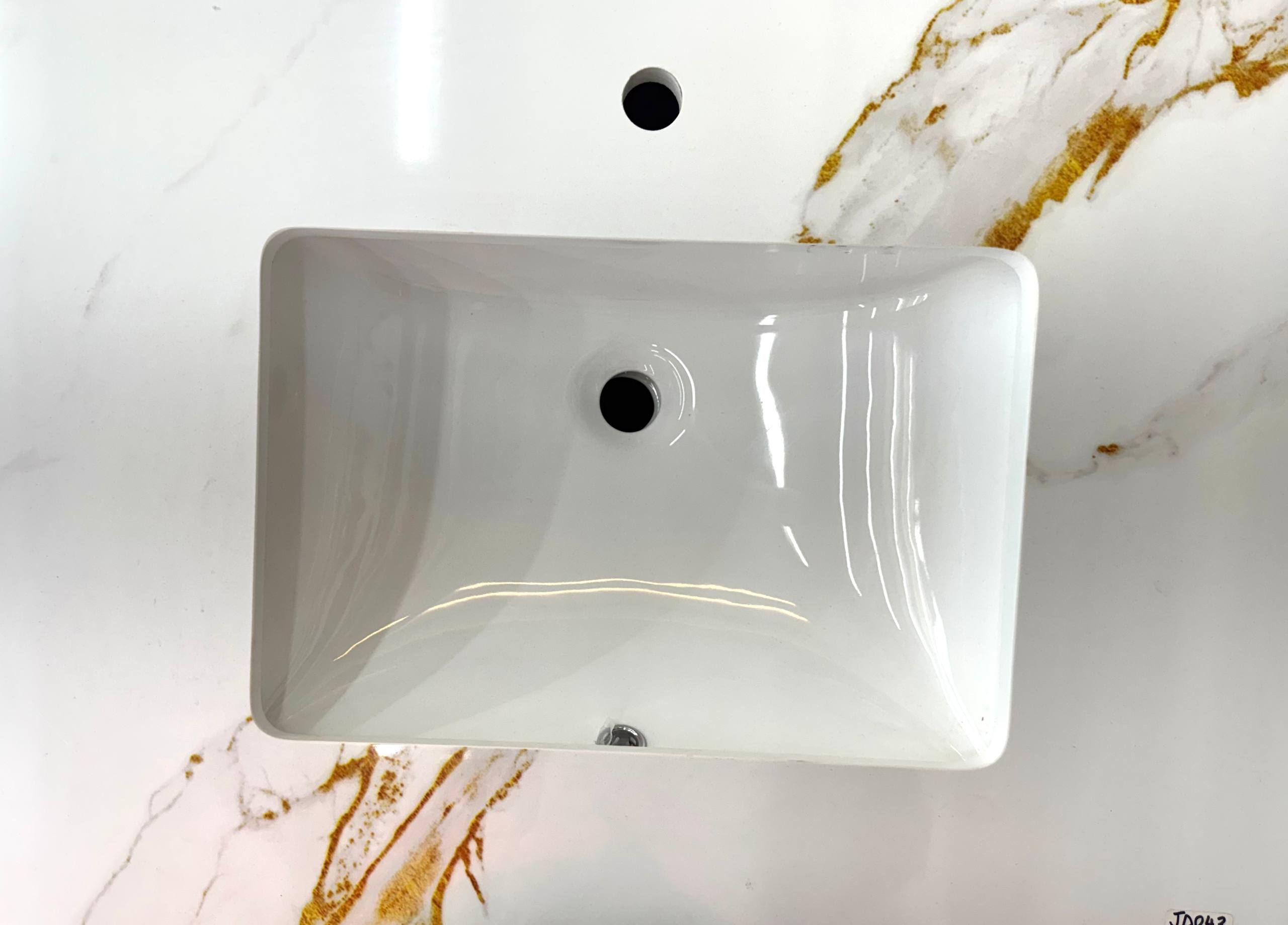 JD043 Vanity Countertop � 37", White Gold